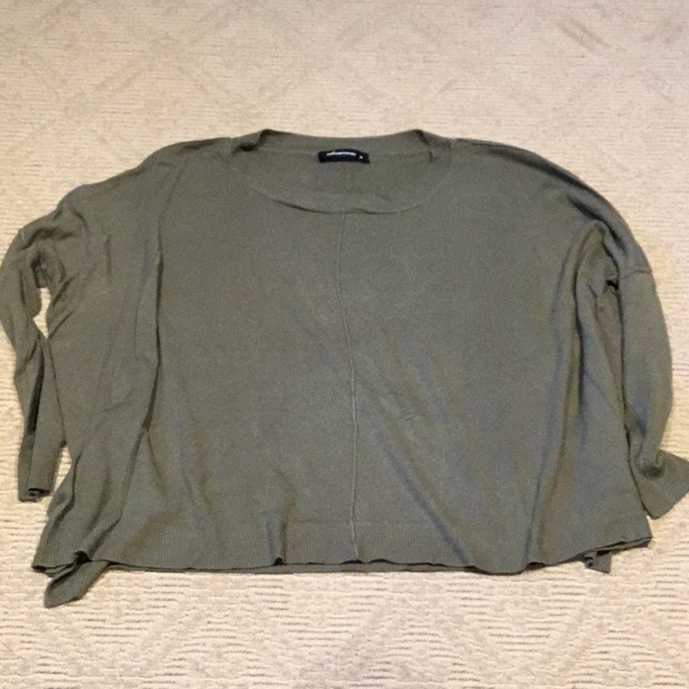 Olivaceous top